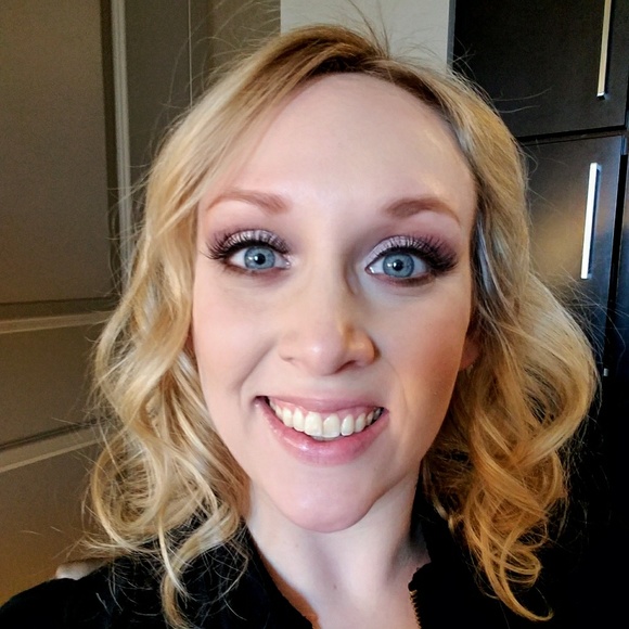 Meet your Posher, Kristin - Picture 1 of 12